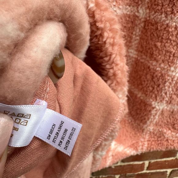 Koolaburra by UGG Women Plaid Brushed Sherpa Cozy shacket Pink Medium NEW - Picture 7 of 7